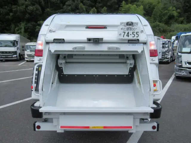 三菱 キャンター 2RG-FEAV0(2WD)の写真8