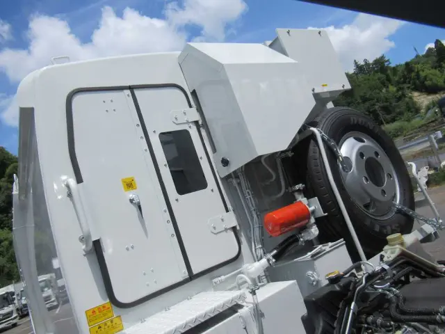 三菱 キャンター 2RG-FEAV0(2WD)の写真10