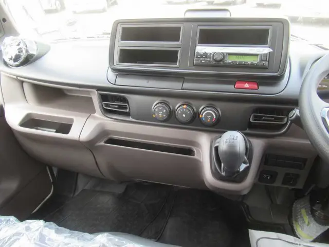 三菱 キャンター 2RG-FEAV0(2WD)の写真19