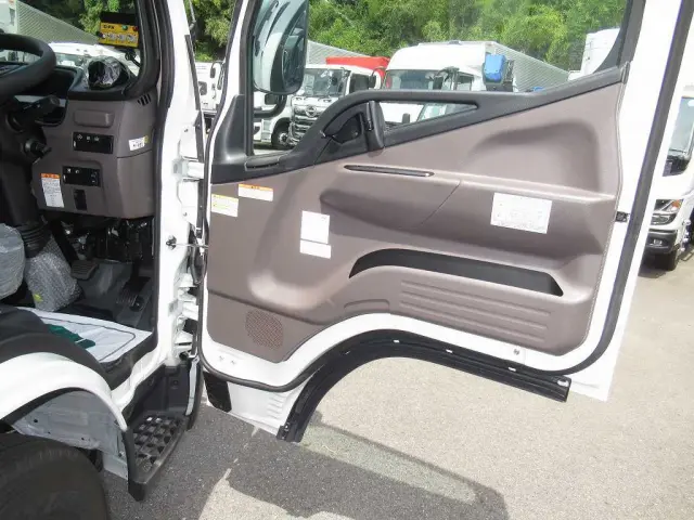 三菱 キャンター 2RG-FEAV0(2WD)の写真23