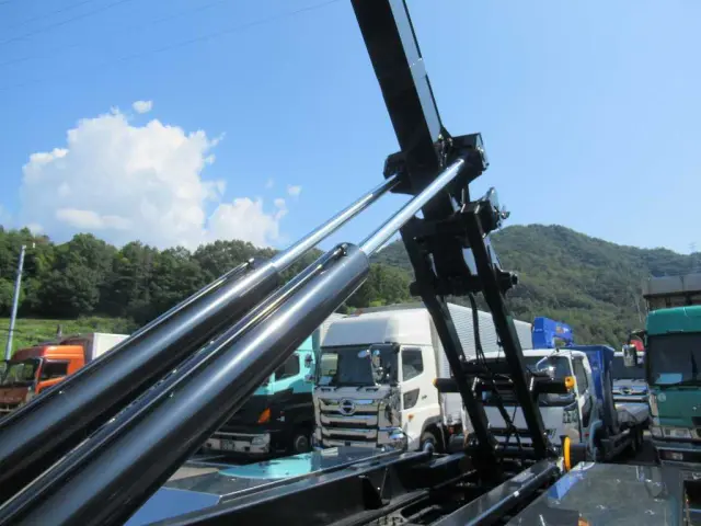 日野 プロフィア 2DG-FS1AJE(6x4)の写真9