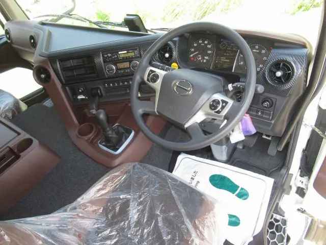 日野 プロフィア 2DG-FS1AJE(6x4)の写真16