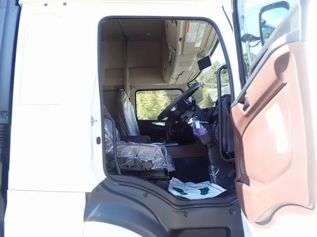 日野 プロフィア 2DG-FW1AHC(8x4)の写真15