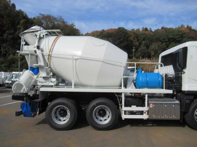 三菱 スーパーグレート 2KG-FV80GX(2WD)の写真6