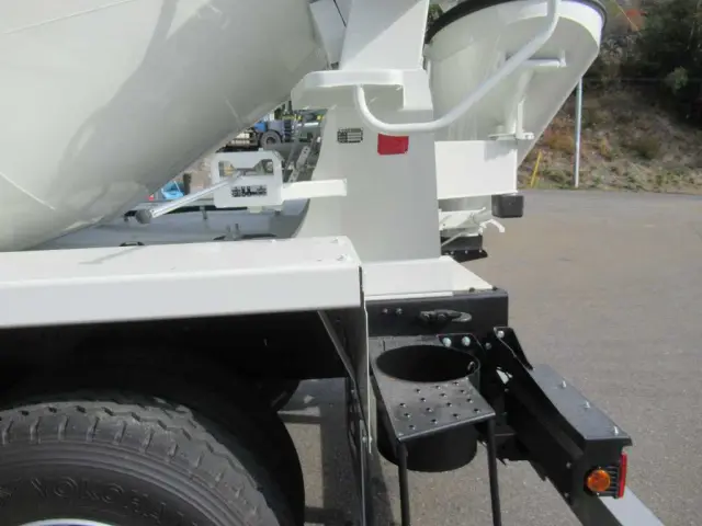 三菱 スーパーグレート 2KG-FV80GX(2WD)の写真10