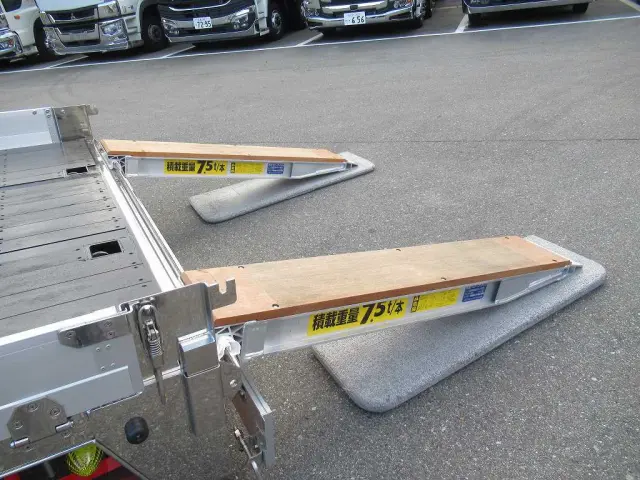 三菱 ファイター 2DG-FQ62F(6x4)の写真4