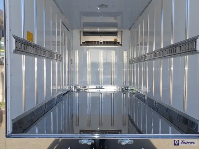 三菱 キャンター 2RG-FBAV0(2WD)の写真7