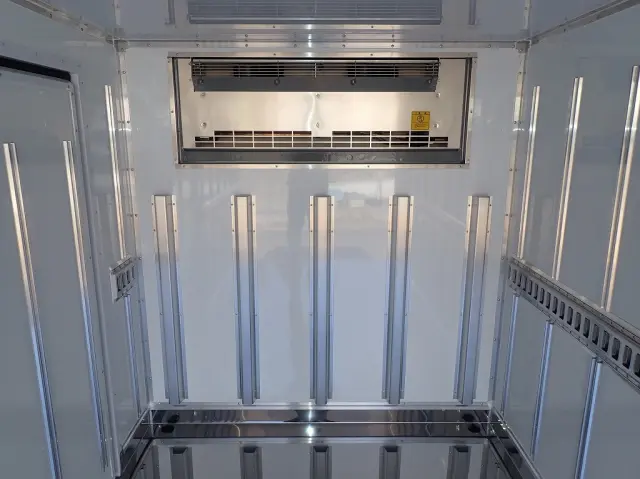 三菱 キャンター 2RG-FBAV0(2WD)の写真8