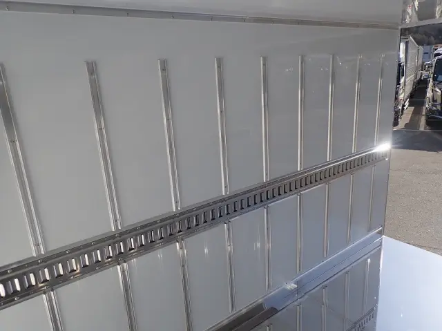 三菱 キャンター 2RG-FBAV0(2WD)の写真9