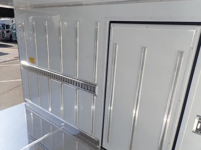 三菱 キャンター 2RG-FBAV0(2WD)の写真10