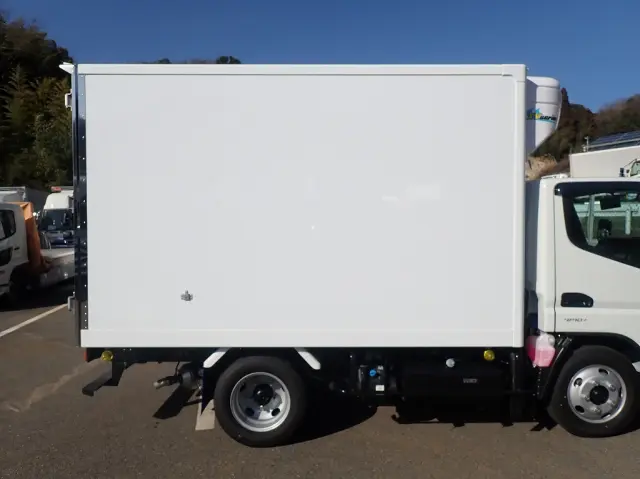 三菱 キャンター 2RG-FBAV0(2WD)の写真12