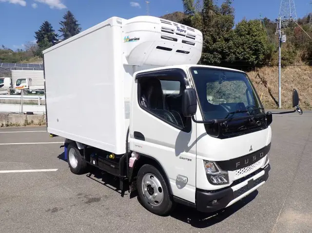 三菱 キャンター 2RG-FBAV0(2WD)の写真2