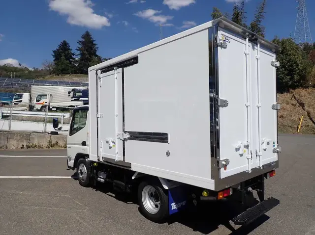 三菱 キャンター 2RG-FBAV0(2WD)の写真4