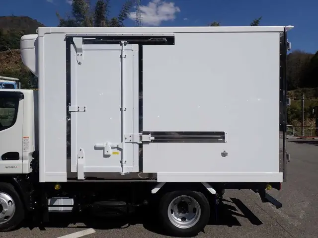 三菱 キャンター 2RG-FBAV0(2WD)の写真5