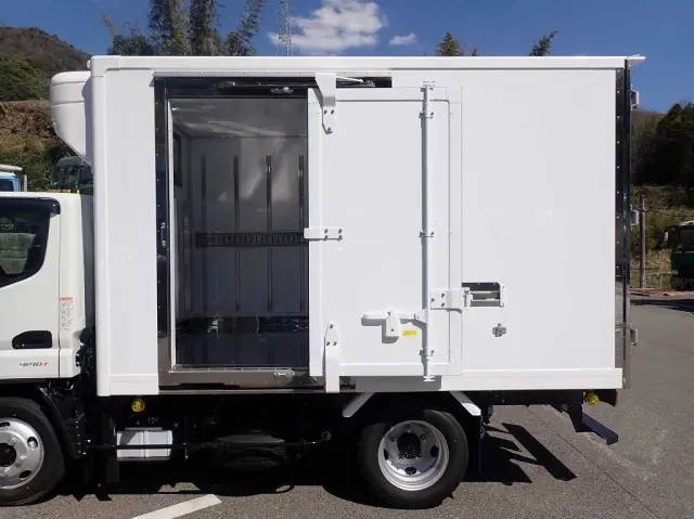 三菱 キャンター 2RG-FBAV0(2WD)の写真6