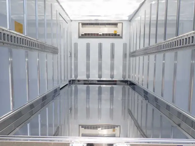 三菱 キャンター 2RG-FBAV0(2WD)の写真9