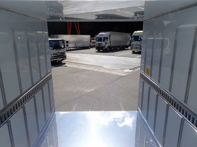 三菱 キャンター 2RG-FBAV0(2WD)の写真10