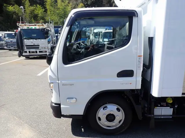 三菱 キャンター 2RG-FBAV0(2WD)の写真11