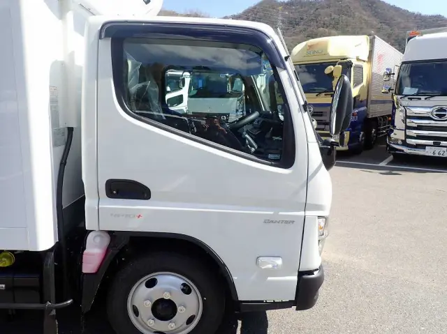 三菱 キャンター 2RG-FBAV0(2WD)の写真12