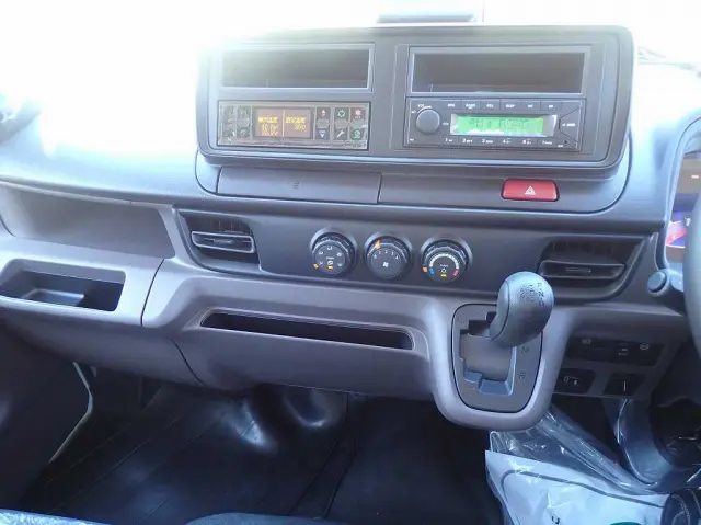 三菱 キャンター 2RG-FBAV0(2WD)の写真15