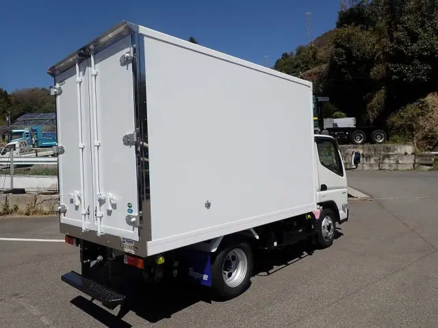 三菱 キャンター 2RG-FBAV0(2WD)の写真3