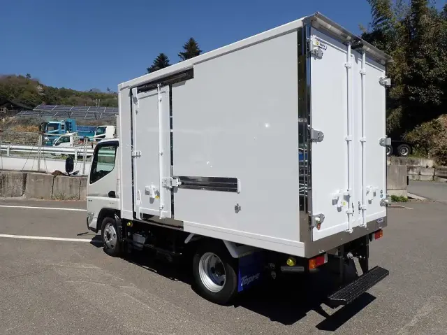 三菱 キャンター 2RG-FBAV0(2WD)の写真4