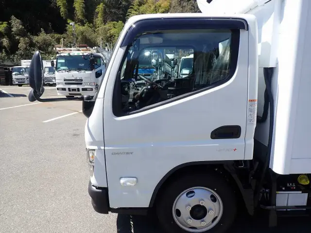 三菱 キャンター 2RG-FBAV0(2WD)の写真11