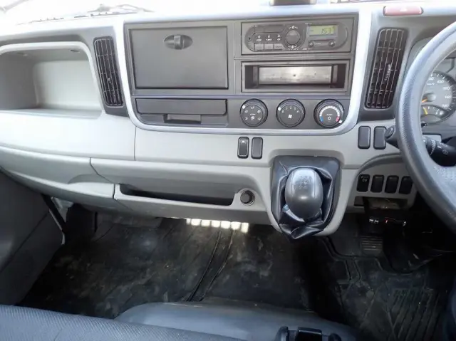 三菱 キャンター TPG-FBA60(2WD)の写真15
