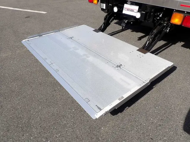 三菱 ファイター 2KG-FK65F(2WD)の写真9