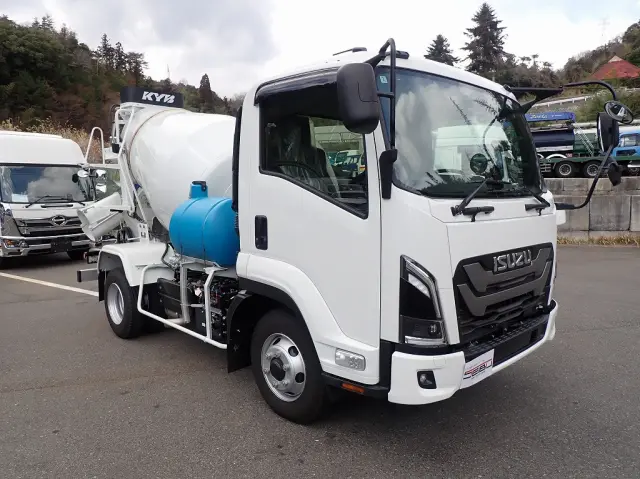 いすゞ フォワード 2PG-FRR90S4(2WD)の写真2