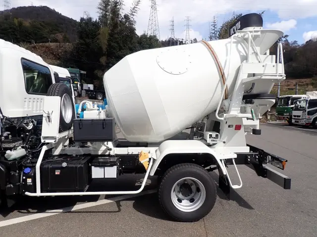 いすゞ フォワード 2PG-FRR90S4(2WD)の写真7