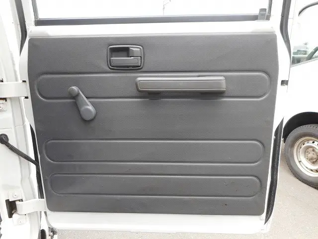 いすゞ エルフ TKG-NHS85A(4WD)の写真15