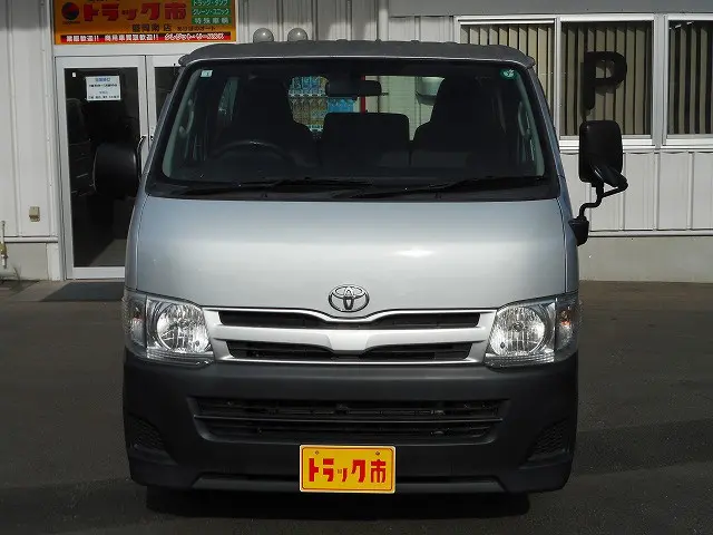 トヨタ ハイエースバン LDF-KDH206V(4WD)の写真2