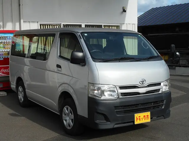 トヨタ ハイエースバン LDF-KDH206V(4WD)の写真3