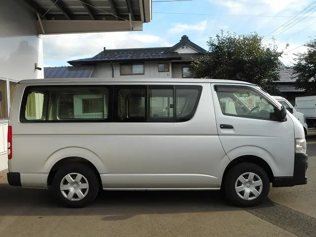 トヨタ ハイエースバン LDF-KDH206V(4WD)の写真4