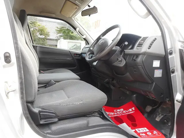 トヨタ ハイエースバン LDF-KDH206V(4WD)の写真10