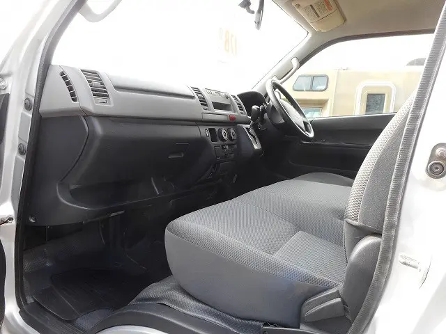 トヨタ ハイエースバン LDF-KDH206V(4WD)の写真13