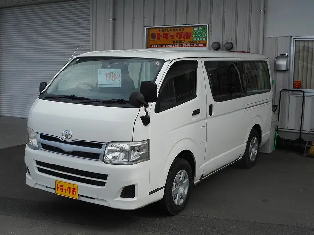 トヨタ ハイエースバン LDF-KDH206V(4WD)の写真1