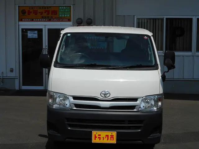 トヨタ ハイエースバン LDF-KDH206V(4WD)の写真2