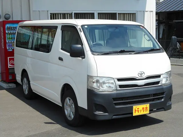 トヨタ ハイエースバン LDF-KDH206V(4WD)の写真3