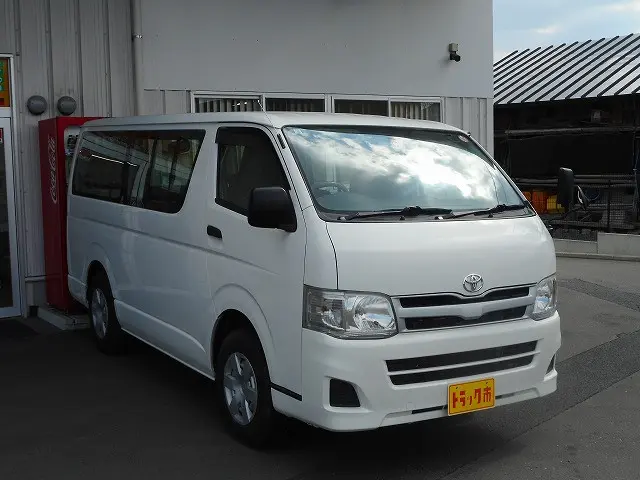 トヨタ ハイエースバン LDF-KDH206V(4WD)の写真3