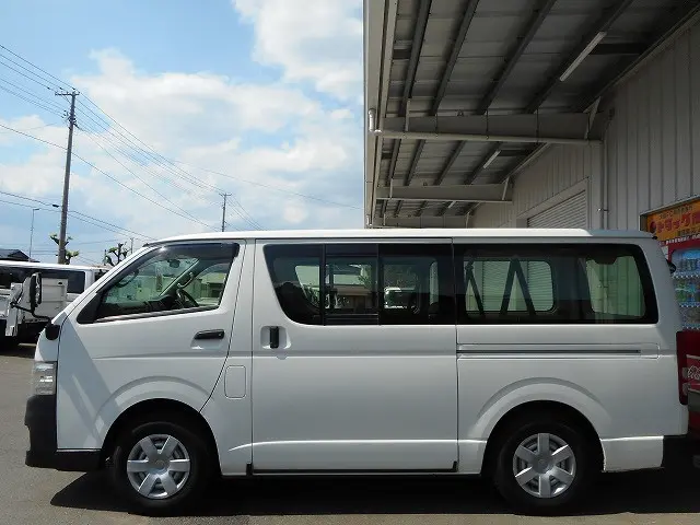 トヨタ ハイエースバン LDF-KDH206V(4WD)の写真5