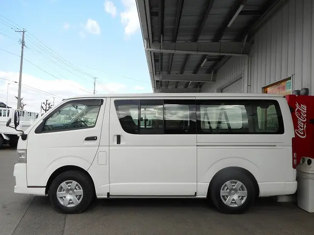 トヨタ ハイエースバン LDF-KDH206V(4WD)の写真5