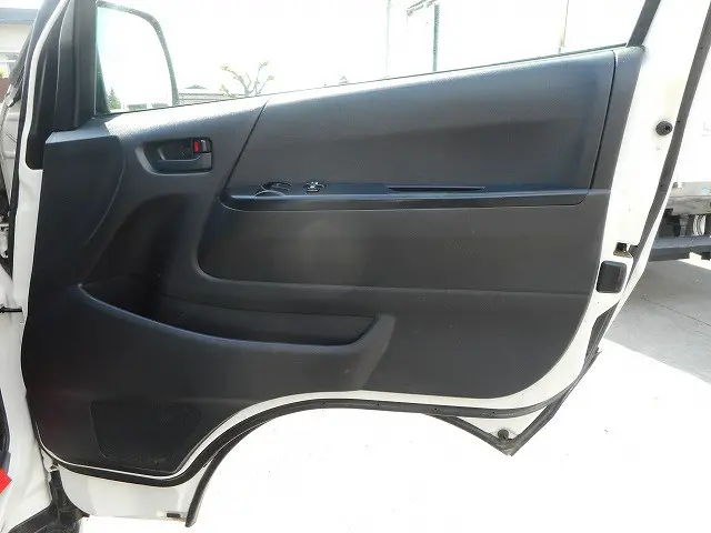 トヨタ ハイエースバン LDF-KDH206V(4WD)の写真13