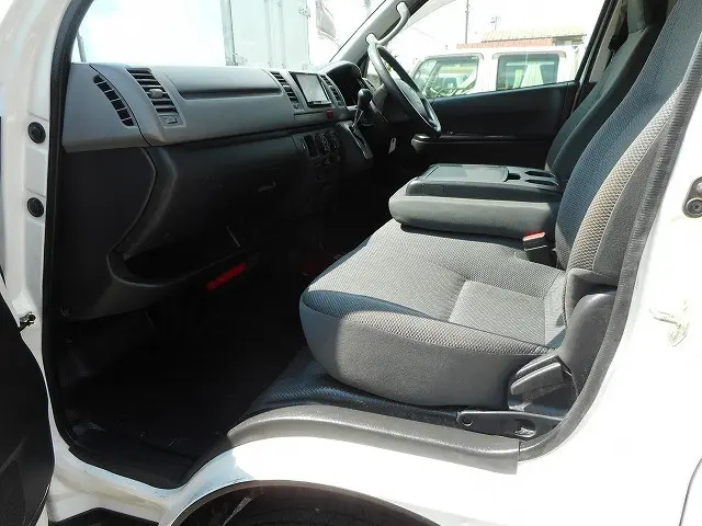 トヨタ ハイエースバン LDF-KDH206V(4WD)の写真15