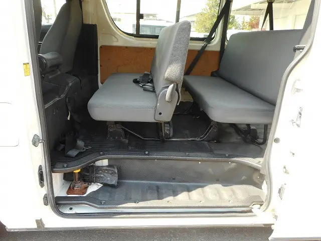 トヨタ ハイエースバン LDF-KDH206V(4WD)の写真17