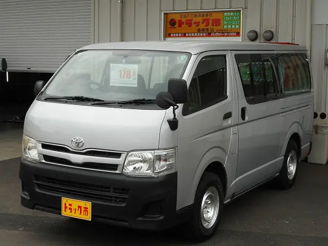トヨタ ハイエースバン LDF-KDH206V(4WD)の写真1