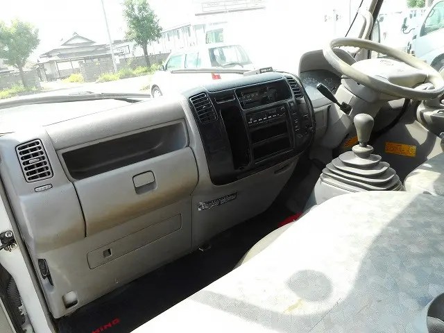 日野 デュトロ BDG-XZU368T(4WD)の写真17