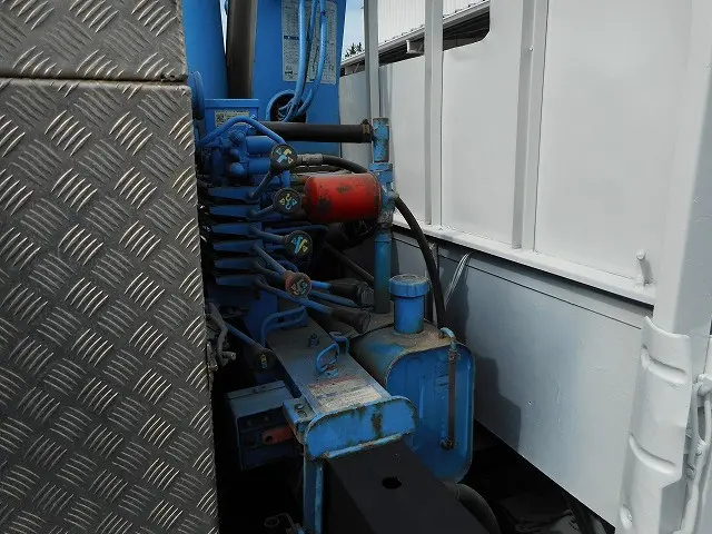 いすゞ エルフ PB-NPS81AR(4WD)の写真16