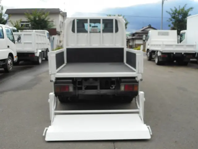 いすゞ エルフ TRG-NHS85A(4WD)の写真9